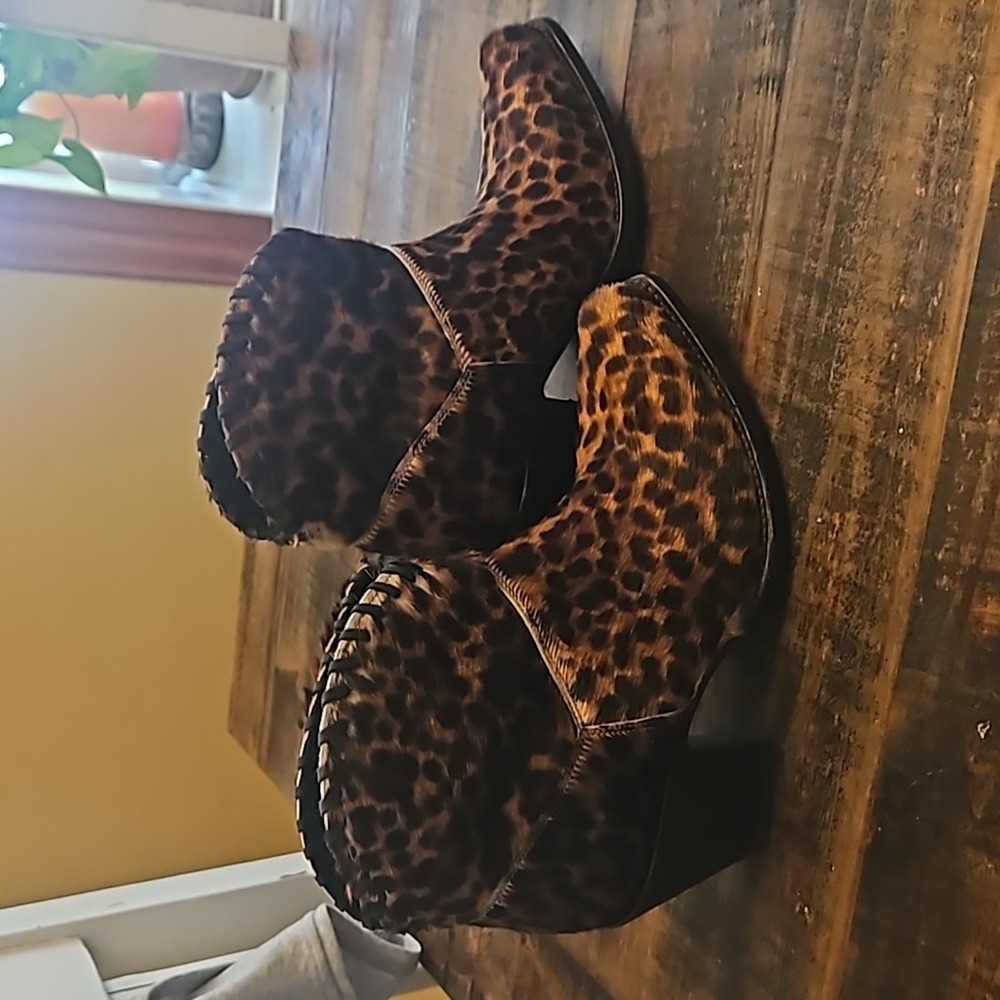 alice + olivia Women's Brown and Black Leopard Print